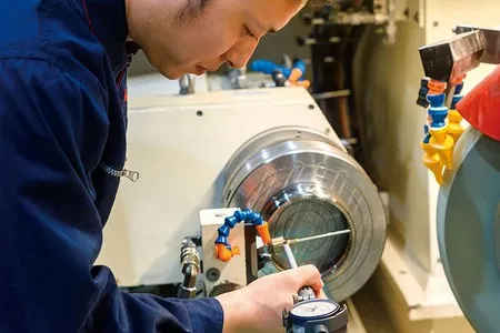 Rectifieuse interne et externe CNC MAAG